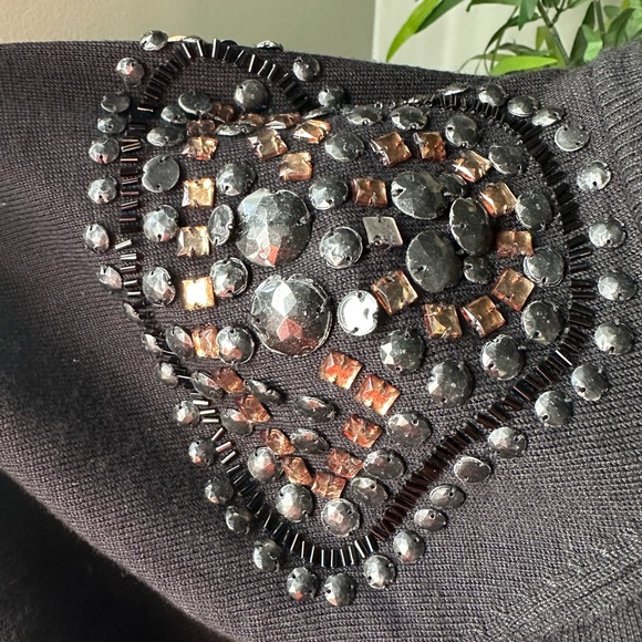 Embellished shoulder black sweater - Picture 3 of 4